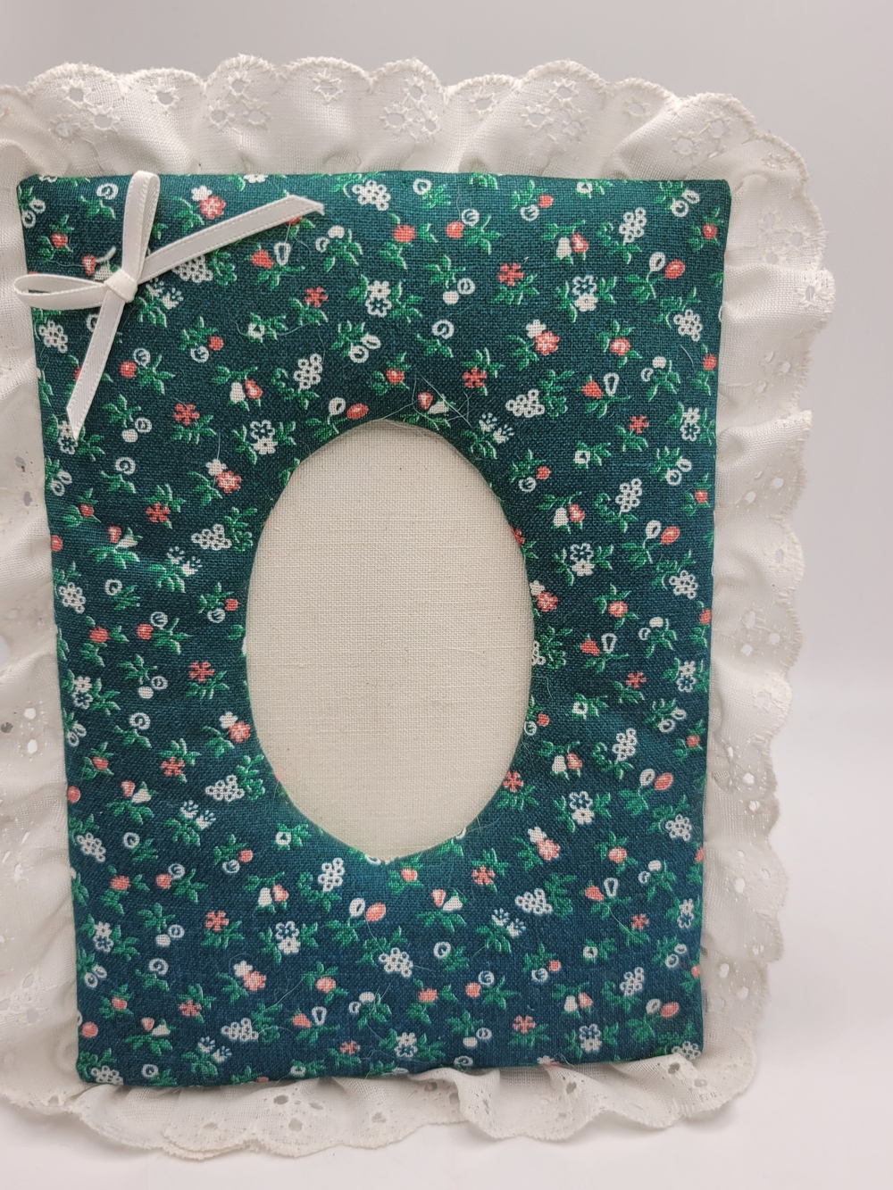 Vintage 1980s Handmade Fabric Photo Frame Grannycore Floral Oval 6"x 4.5"